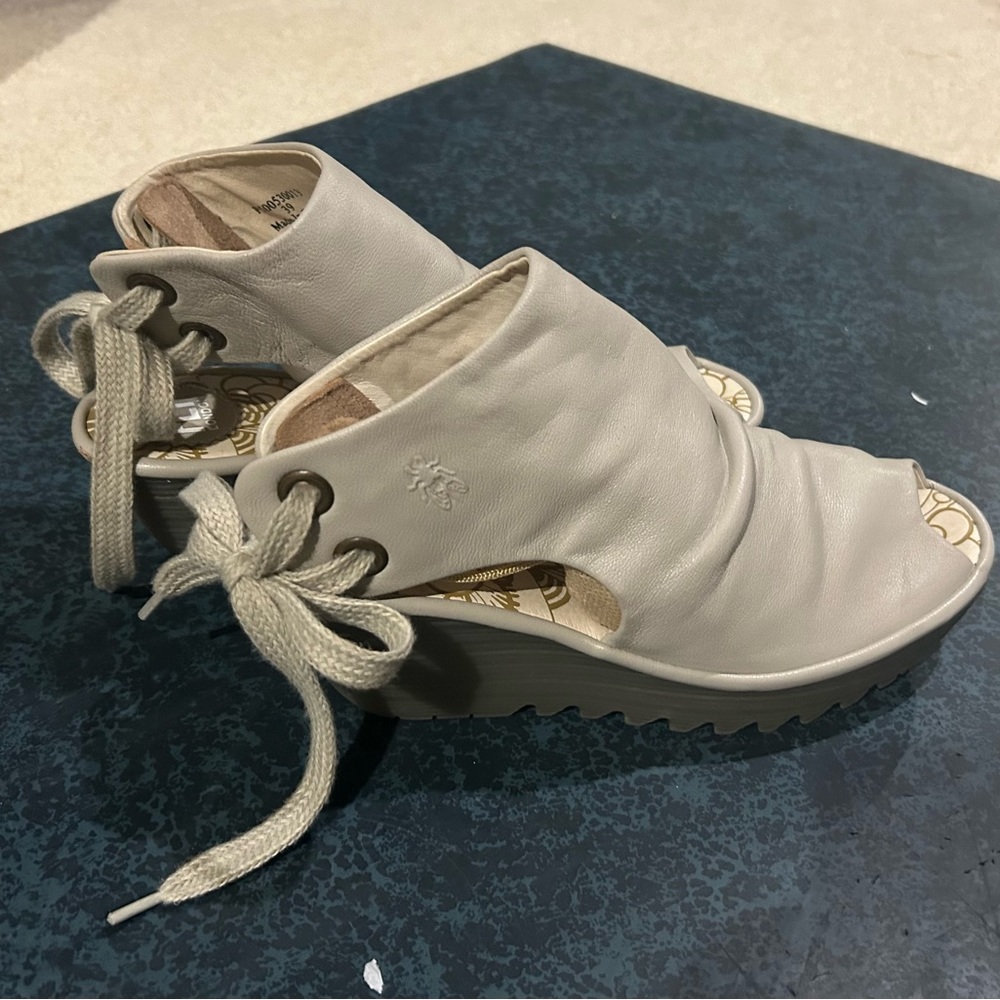 Fly London women’s wedge back tie sandal. Size 39 (8.5)